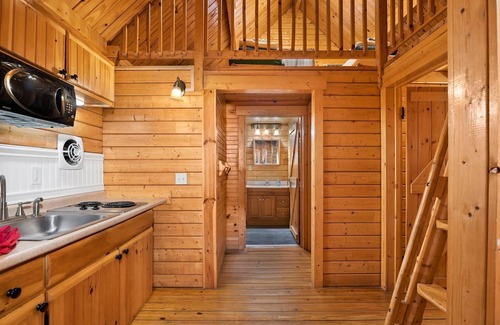 North East Resort | Amazing Getaway: Enjoy our Cozy Log Cabins on the Chesapeake Bay at Sandy Cove