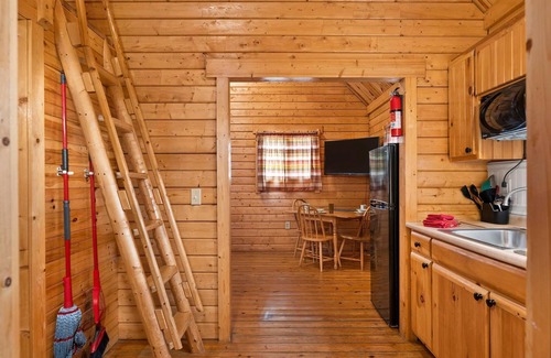 North East Cabin | Amazing Getaway: Enjoy our Cozy Log Cabins on the Chesapeake Bay!