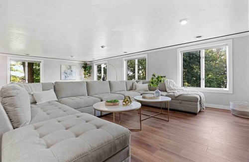 Allouez House | Amazing Green Bay Vacation Home!