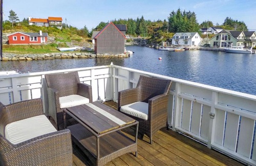 Kalve House | Amazing home in Bakkasund with 3 Bedrooms and WiFi