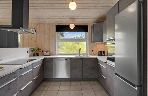 Lyngsbæk Strand House | Amazing home in Ebeltoft with WiFi