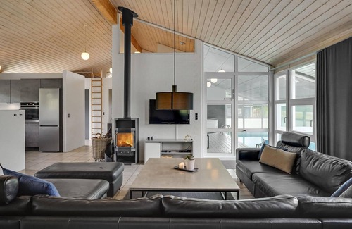 Lyngsbæk Strand House | Amazing home in Ebeltoft with WiFi