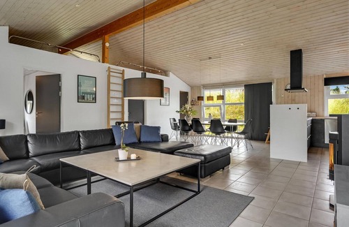 Lyngsbæk Strand House | Amazing home in Ebeltoft with WiFi