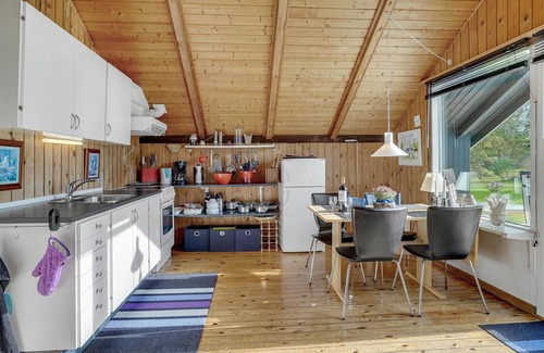 Trend House | Amazing home in Løgstør with kitchen