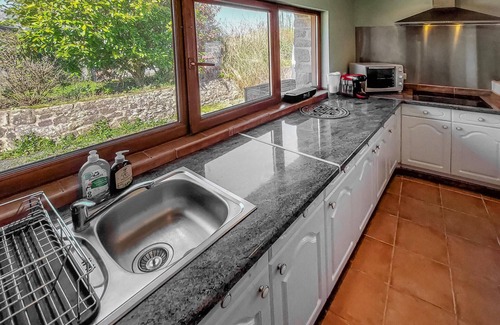 Lanneanou House | Amazing home in Lannéanou with WiFi