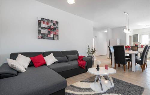 Skatari House | Amazing Home In Pula With Kitchen