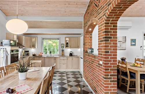 Bøtø By House | Amazing home in Væggerløse with WiFi