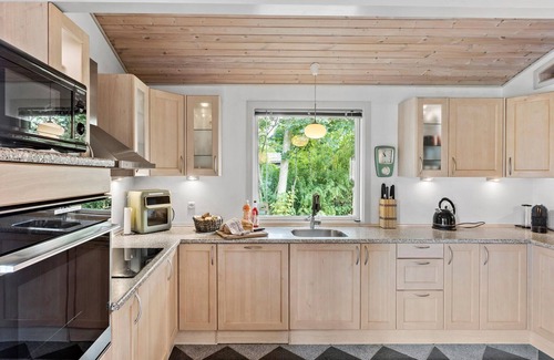 Bøtø By House | Amazing home in Væggerløse with WiFi