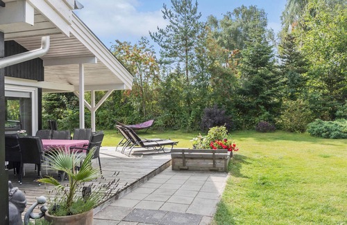 Bøtø By House | Amazing home in Væggerløse with WiFi