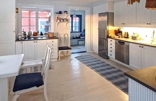 Vikarbyn House | Amazing home in Vikarbyn with kitchen