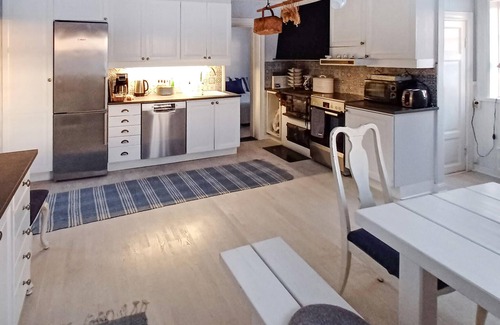 Vikarbyn House | Amazing home in Vikarbyn with kitchen