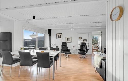 Vinderup House | Amazing Home In Vinderup With Wifi