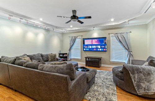 Terry Sanford House | Amazing Home w/Huge Pool, Game Tables, Movie room, and More!