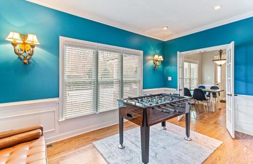 Terry Sanford House | Amazing Home w/Huge Pool, Game Tables, Movie room, and More!