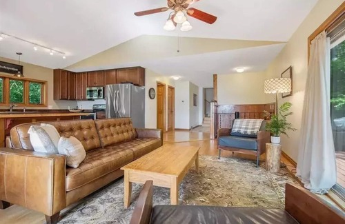 Rush City House | AMAZING LAKE HOUSE 1 hour from cities, Goose Lake, "Where up North starts."