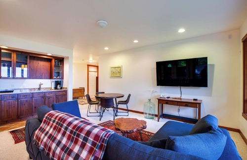 Deming Apartment | Amazing Mountain Views - Hot Tub - Pets Ok - Sleeps 6