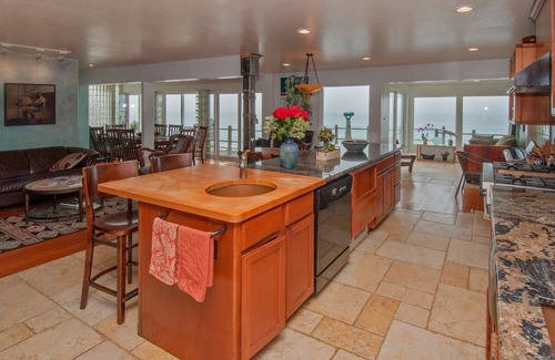 Montara House | Amazing oceanfront 3 Bedroom/2 Bathroom home for 30 day or more rentaln