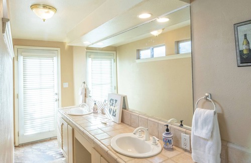 Squaw Valley Apartment | Amazing place! Near Kings/Sequoia/WiFi/Fridge/Coffee/Microwave/Outdoor Seating!