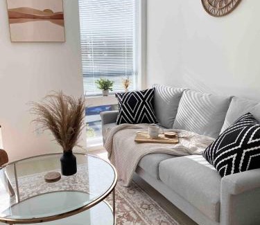 North Delridge House | Amazing Rooftop View in heart of Seattle - Townhome with WiFi, AC