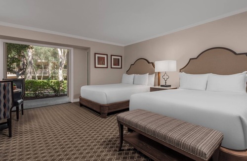 Rancho Bernardo Hotel | Amazing San Diego Getaway | Room with Private Patio Ready for Family Stay