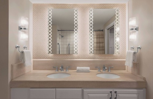 Rancho Bernardo Hotel | Amazing San Diego Getaway | Room with Private Patio Ready for Family Stay