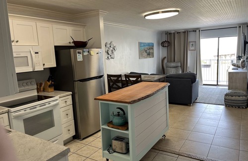 Alabama Gulf Coast Condo | Amazing View and Cool Beach Vibe