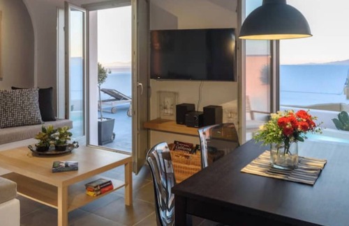 Finikia Villa | Amazing View Finikia Oia Villa