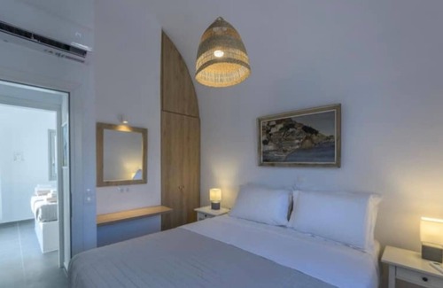 Finikia Villa | Amazing View Finikia Oia Villa