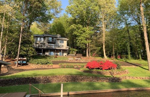 Bracey House | Amazing Views at Dragonfly! HOT TUB! Kayaks, BOUNCER w Slide, SUP's, Fire Pit!