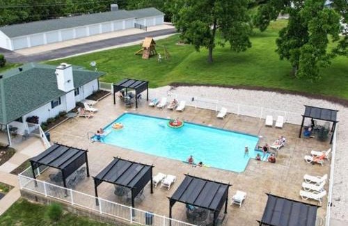 Kaiser House | Amazing Views from Balcony, Loft & Gated Pool