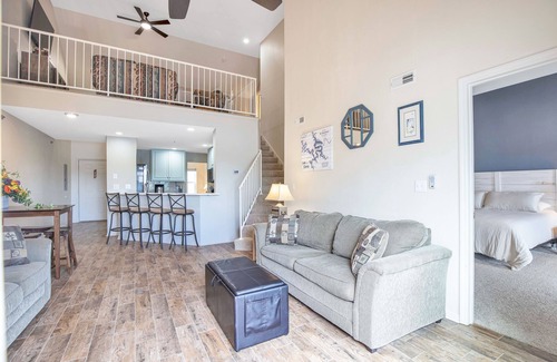 Kaiser Condo | Amazing Views from Balcony, Loft & Gated Pool