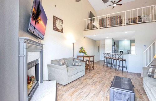 Kaiser Condo | Amazing Views from Balcony, Loft & Gated Pool