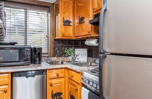 Chalet Village Condo | Amazing Views Of Mt. LeConte/Indoor Pool & Hot Tub