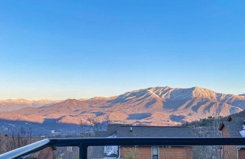 Chalet Village Condo | Amazing Views Of Mt. LeConte/Indoor Pool & Hot Tub