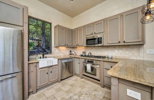 Calistoga House | Amazing Vineyard Views - Spacious Wine Country Villa