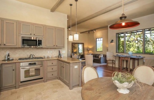 Calistoga House | Amazing Vineyard Views - Spacious Wine Country Villa