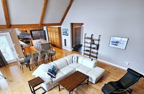 Tobermory Cottage | Amazing waterfront luxury home in millionaire area only minutes from town