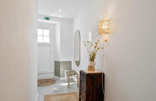 Estremoz House | Amber and Rust Estremoz City House