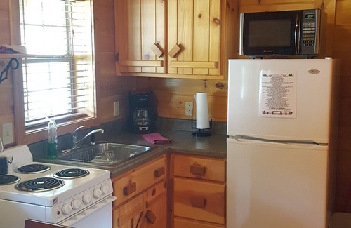 Keystone Cabin | American Pines Cabin, 5 Miles from Mt. Rushmore!