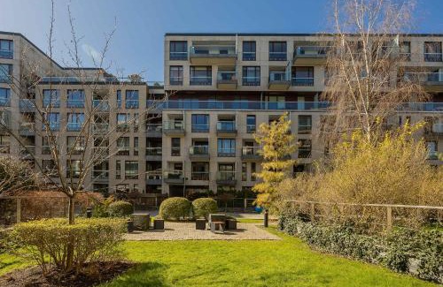 Powisle Apartment | American Retro Apartment with Balcony Warsaw Powiśle by Noclegi Renters