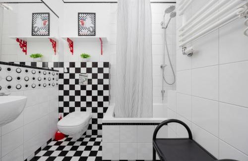 Powisle Apartment | American Retro Apartment with Balcony Warsaw Powiśle by Noclegi Renters