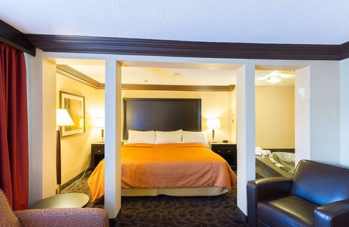 Niagara Falls Resort | Americana Waterpark Resort and Spa