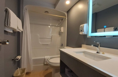 Niagara Falls Resort | Americana Waterpark Resort and Spa