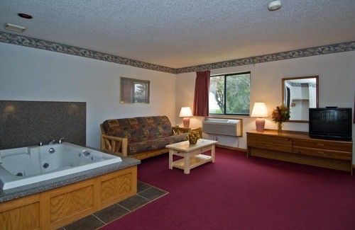 International Falls Hotel | Americas Best Value Inn & Suites International Falls