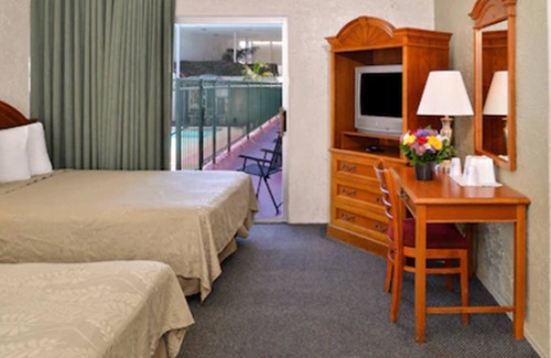 Midway District Hotel | Americas Best Value Inn Loma Lodge