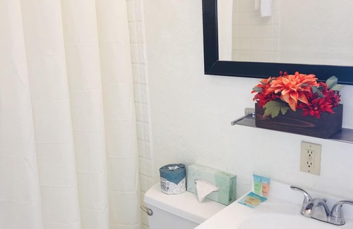 Midway District Hotel | Americas Best Value Inn Loma Lodge