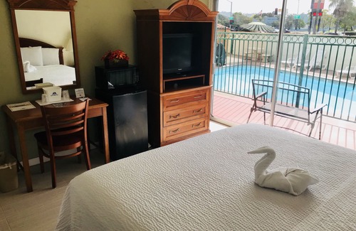 Midway District Hotel | Americas Best Value Inn Loma Lodge