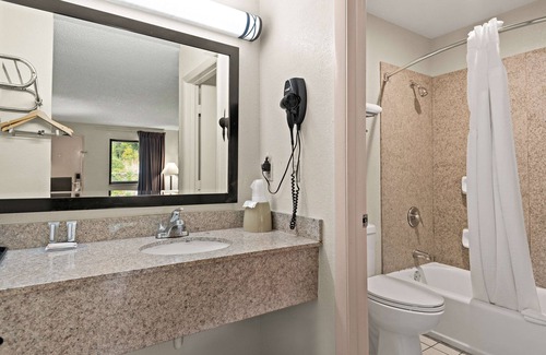 Laurel Hotel | Americas Best Value Inn Laurel
