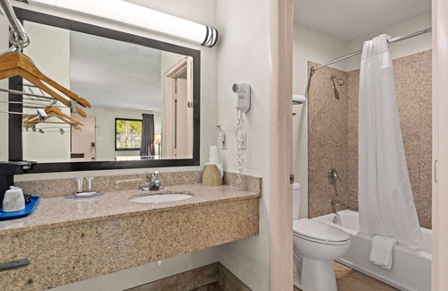 Laurel Hotel | Americas Best Value Inn Laurel