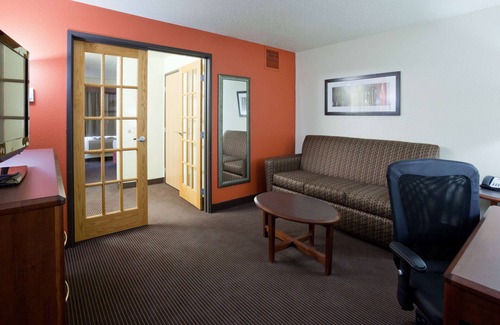 Grafton Hotel | AmericInn by Wyndham Grafton